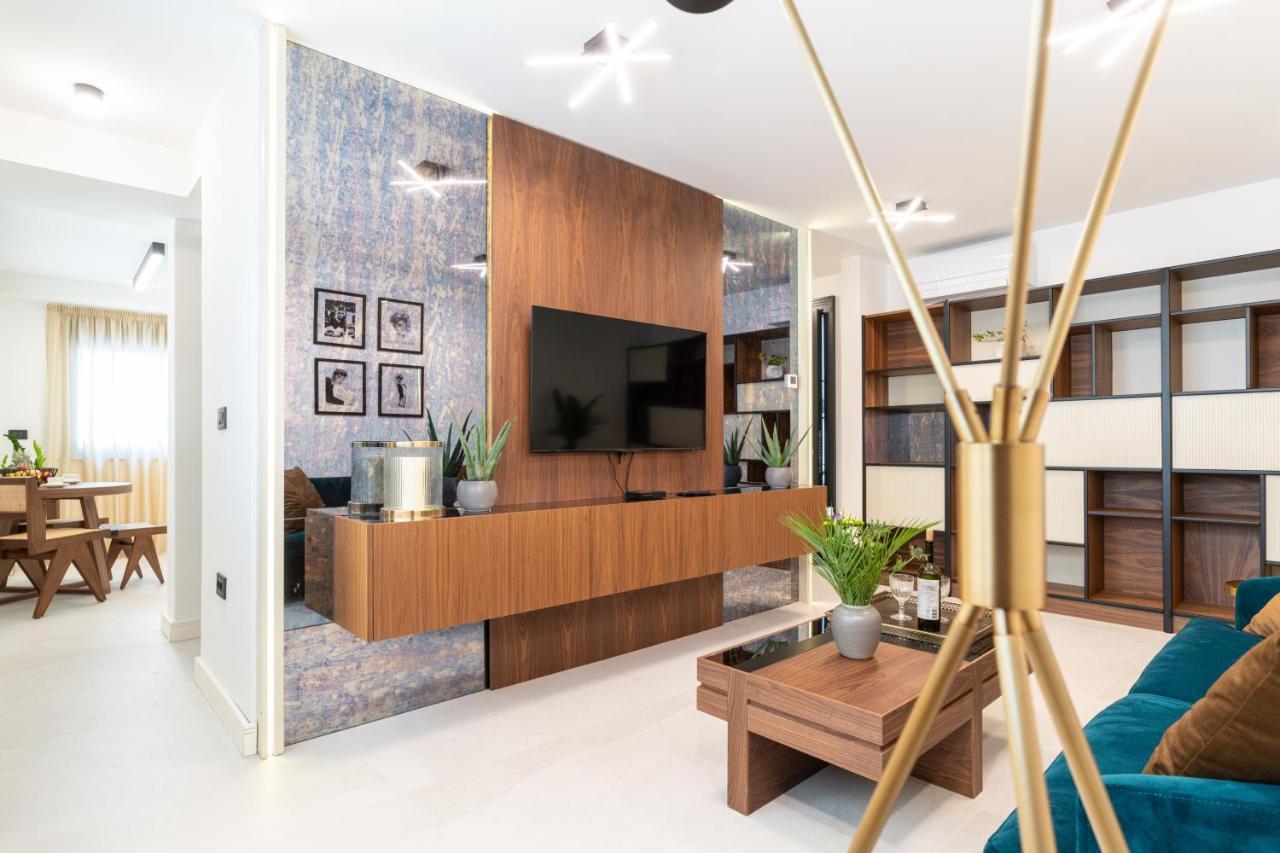 Ez Luxury Living Apartment โรวีน ภายนอก รูปภาพ