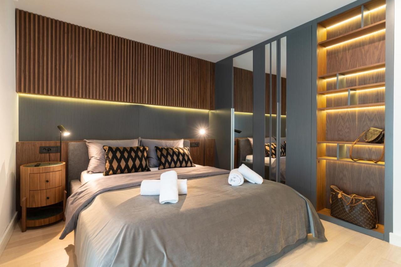 Ez Luxury Living Apartment โรวีน ภายนอก รูปภาพ
