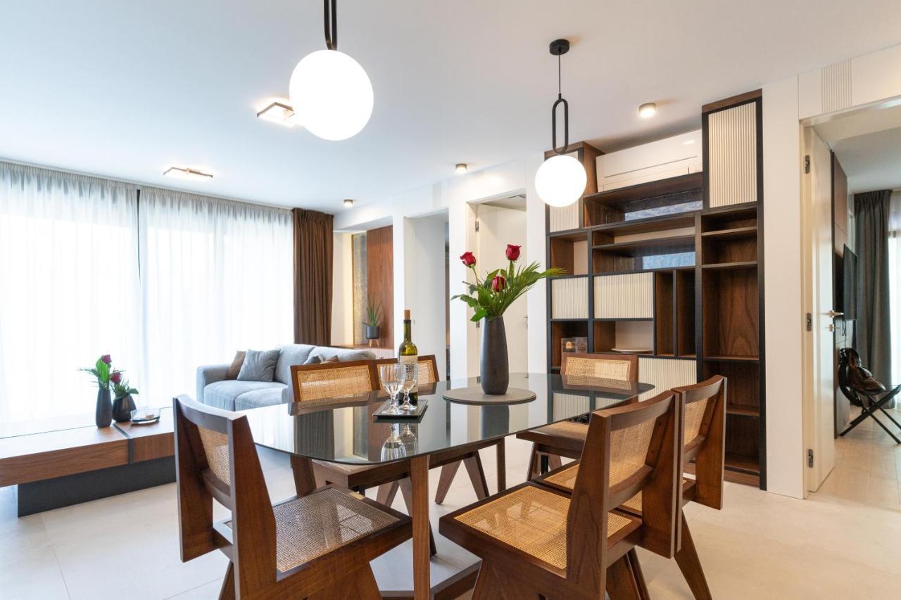 Ez Luxury Living Apartment โรวีน ภายนอก รูปภาพ