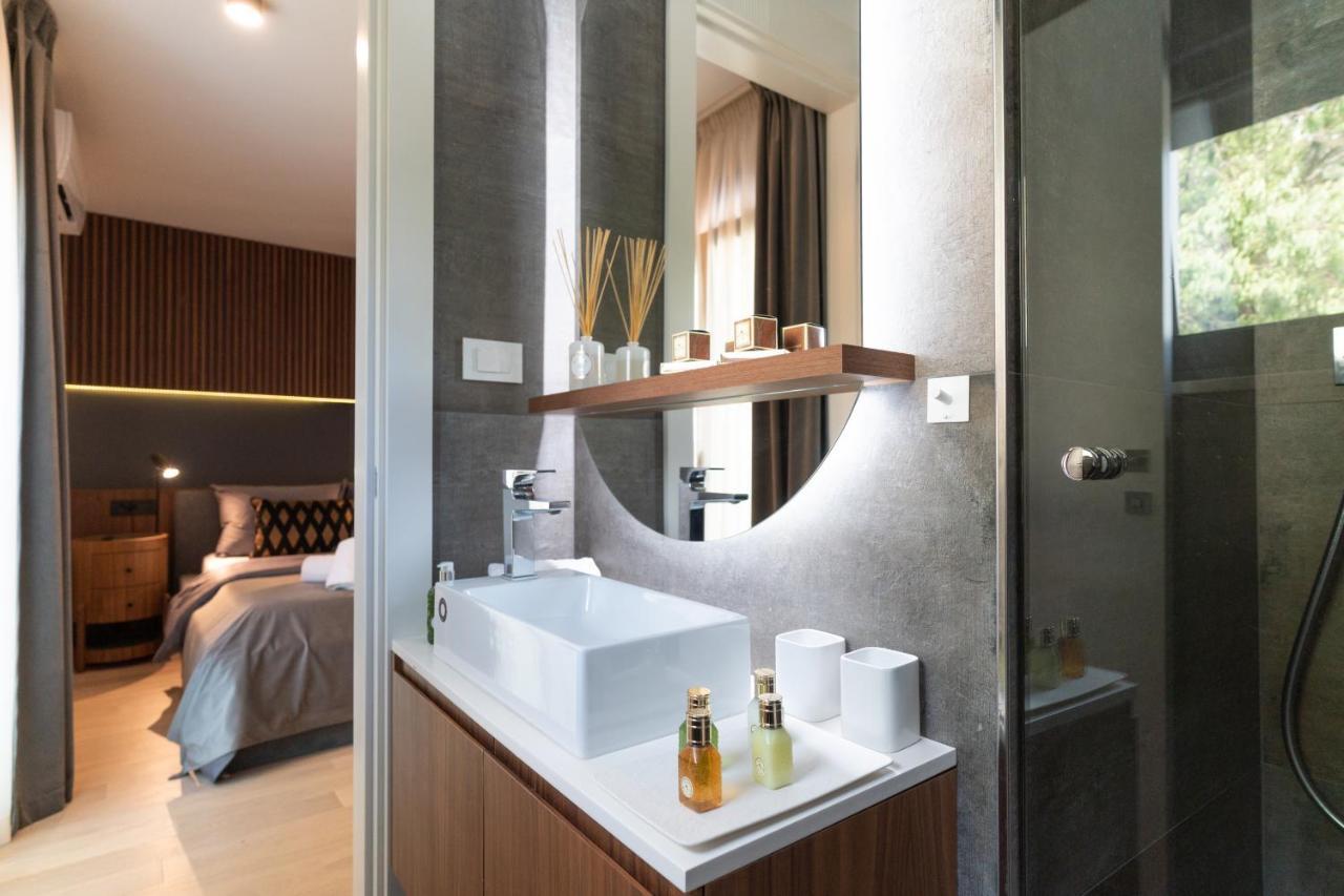 Ez Luxury Living Apartment โรวีน ภายนอก รูปภาพ