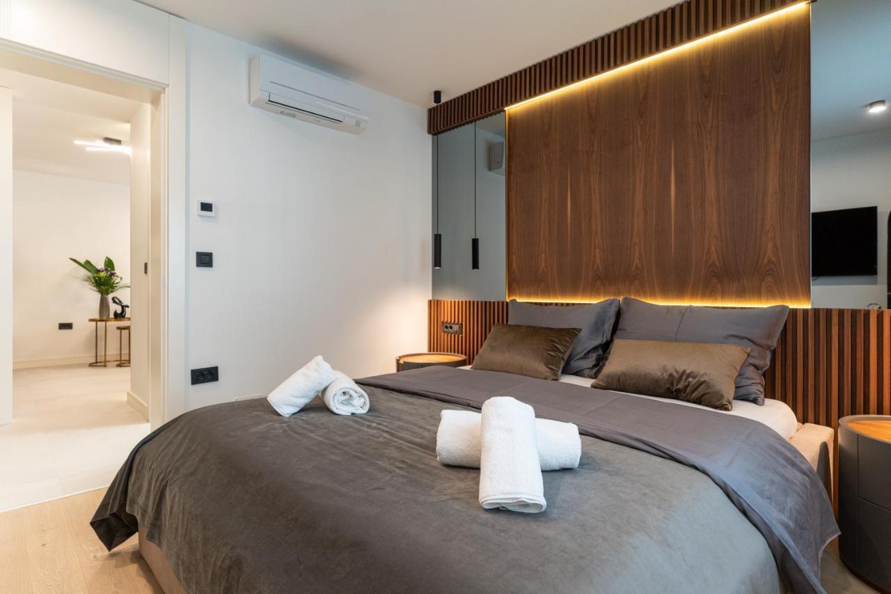 Ez Luxury Living Apartment โรวีน ภายนอก รูปภาพ