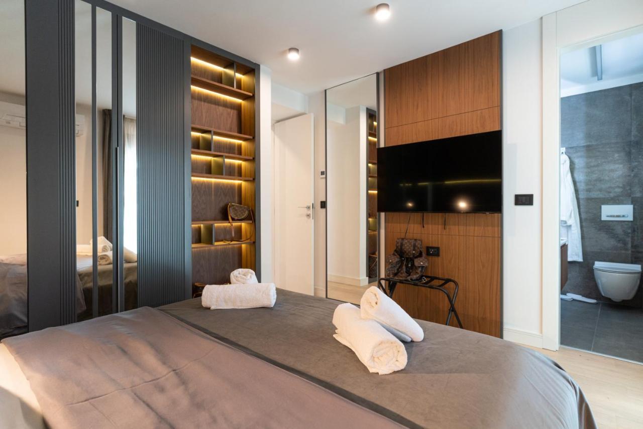 Ez Luxury Living Apartment โรวีน ภายนอก รูปภาพ