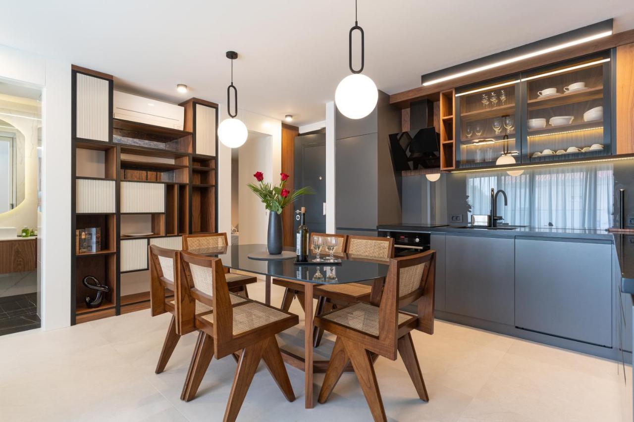 Ez Luxury Living Apartment โรวีน ภายนอก รูปภาพ
